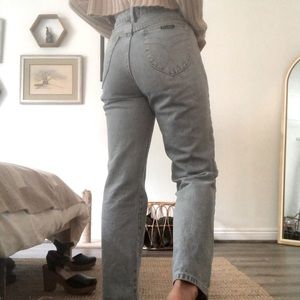 Rolla’s High Rise Straight Light wash jeans